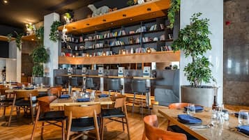 4 restaurantes: opção de café da manhã, almoço e jantar