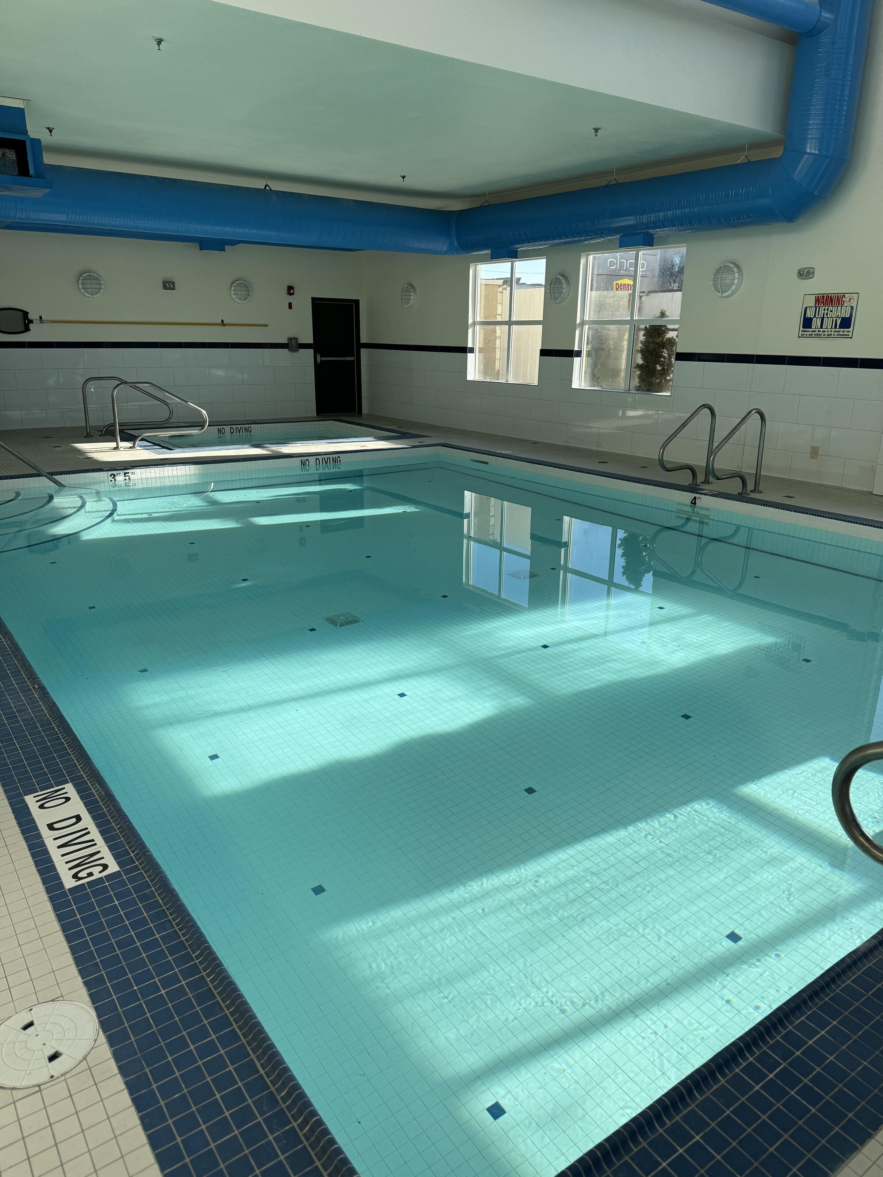 สระว่ายน้ำในร่ม