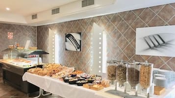 Daily continental breakfast (EUR 10 per person)