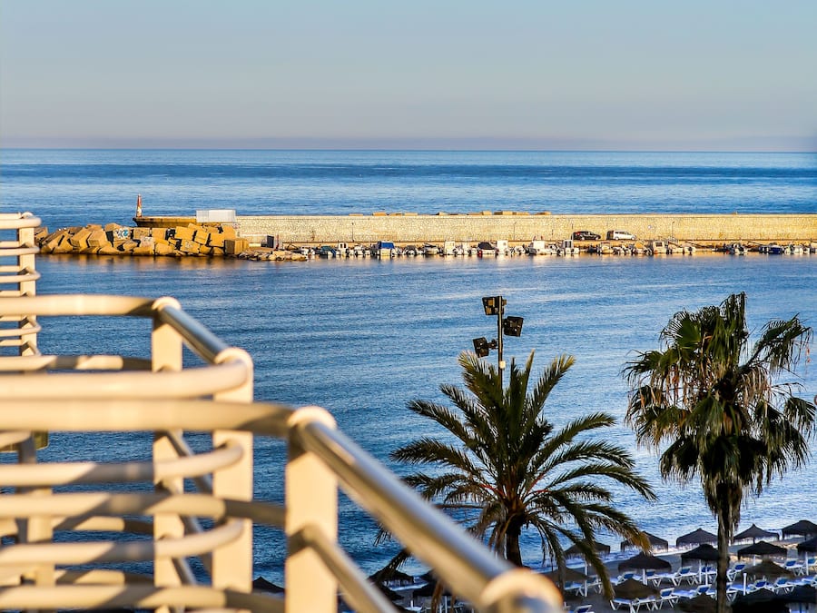 Blackout drapes, free WiFi, bed sheets