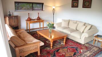 Family Cottage, 2 Bedrooms, Mountain View, Garden Area | Living room | TV