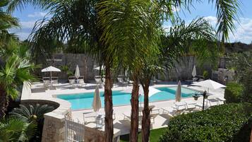 Seasonal outdoor pool