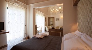 Minibar, coffres-forts dans les chambres, bureau, Wi-Fi gratuit