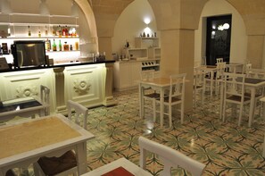 Dining - Villa Rosa Antico (Otranto)