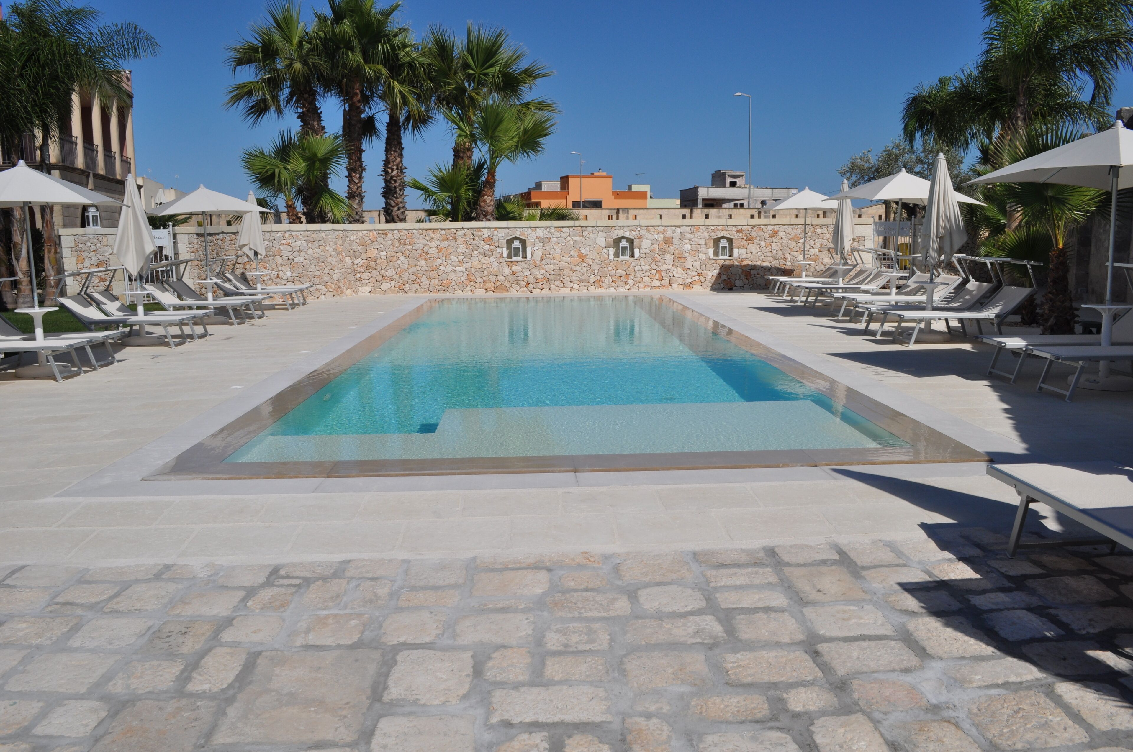 حمّام سب احة خارجي موسمي