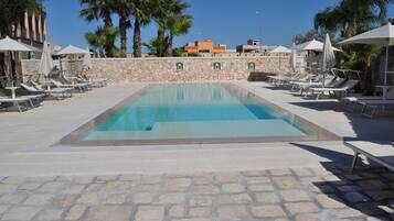 حمّام سباحة خارجي موسمي