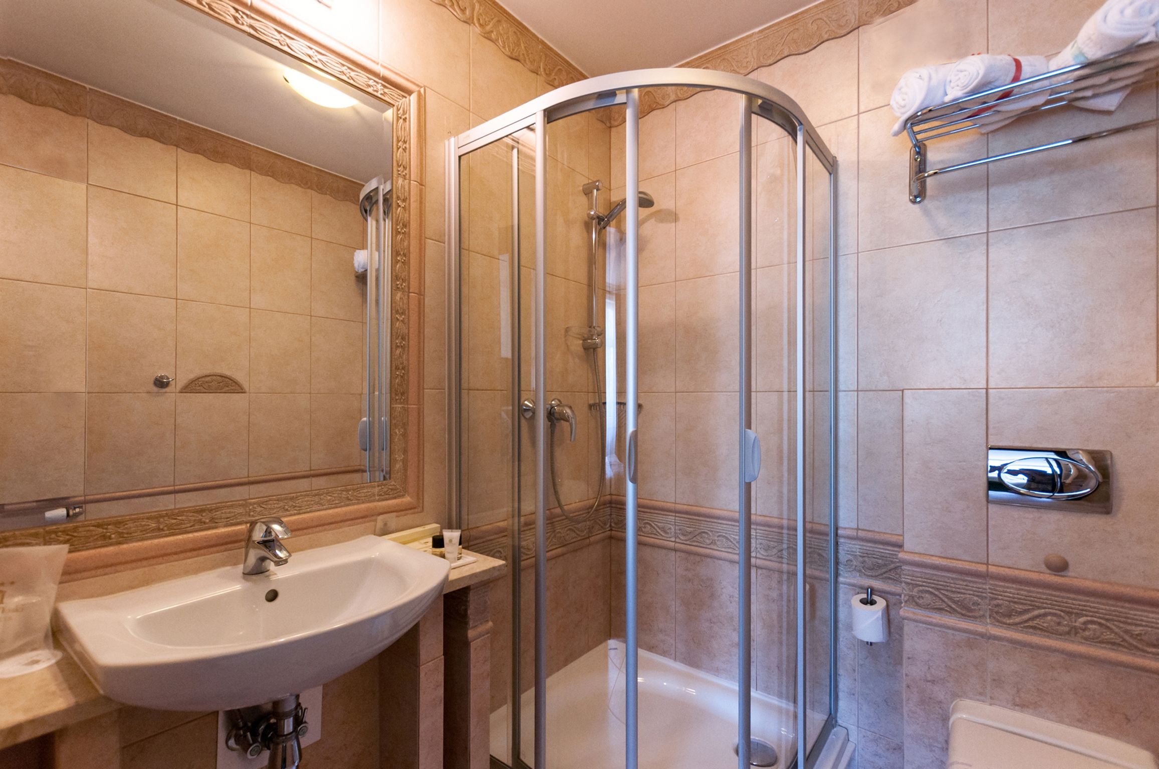 shower, free toiletries, hair dryer, towels