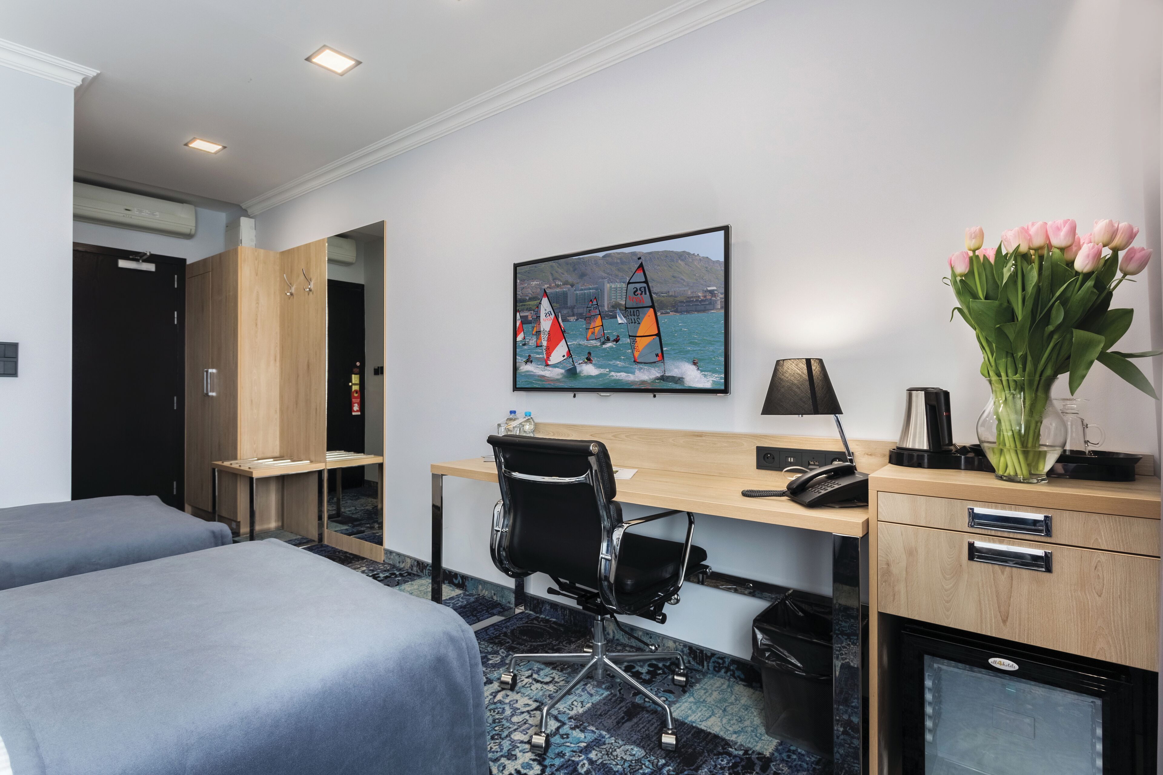 in-room safe, desk, laptop workspace, soundproofing