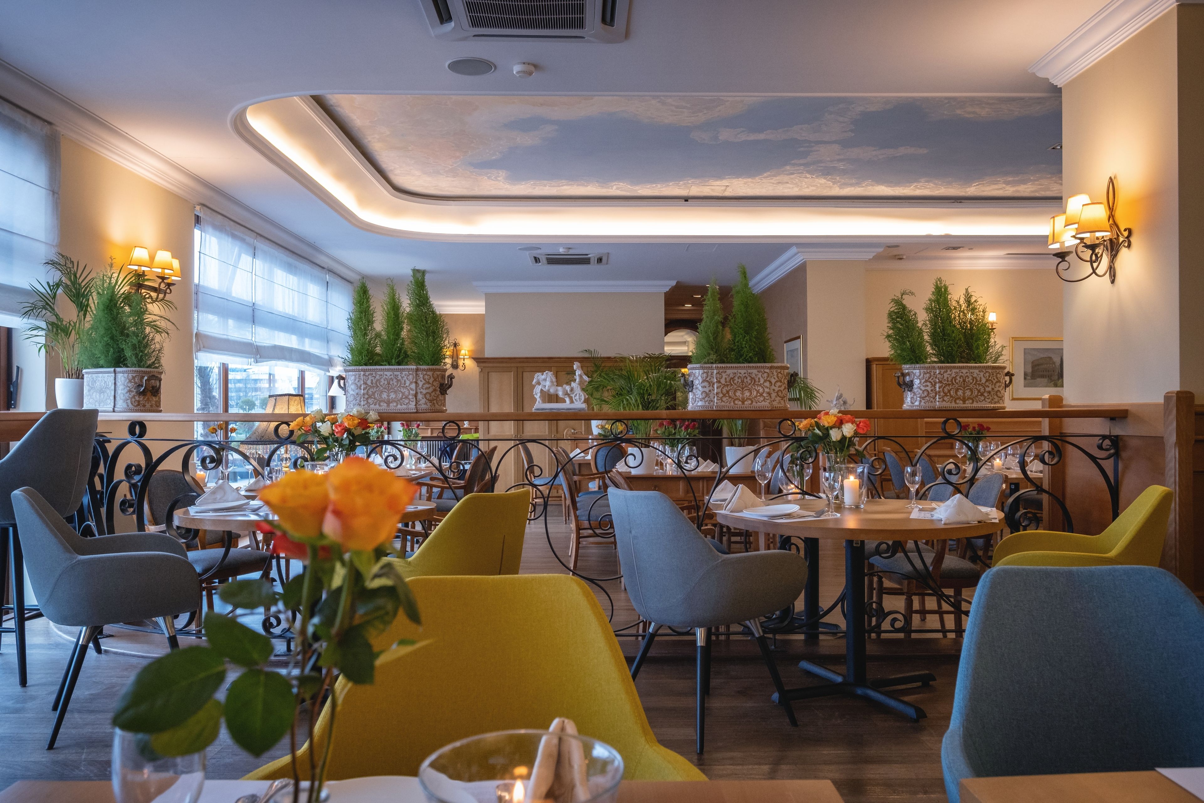 breakfast, lunch and dinner served