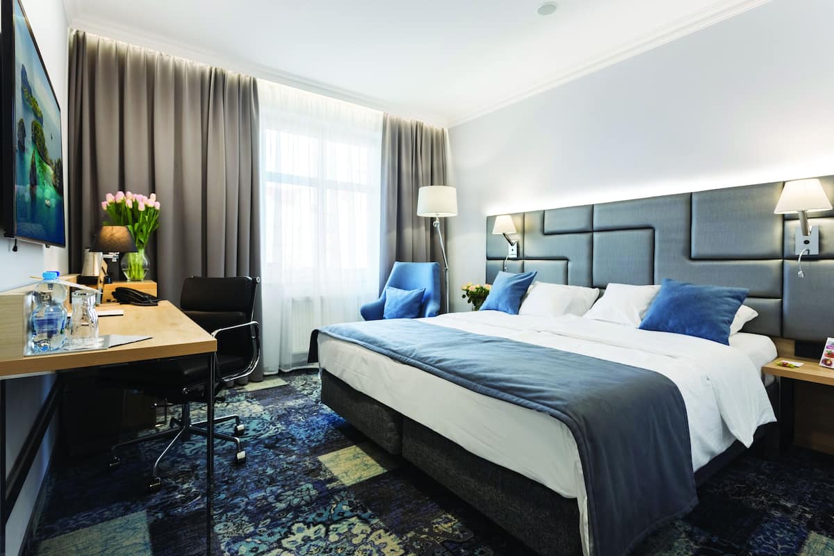 In-room safe, desk, laptop workspace, soundproofing