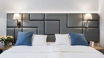 Cofres nos quartos, escrivaninha, espaço de trabalho para notebook