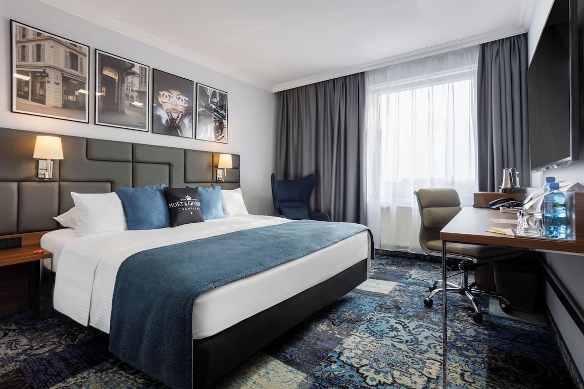 In-room safe, desk, laptop workspace, soundproofing