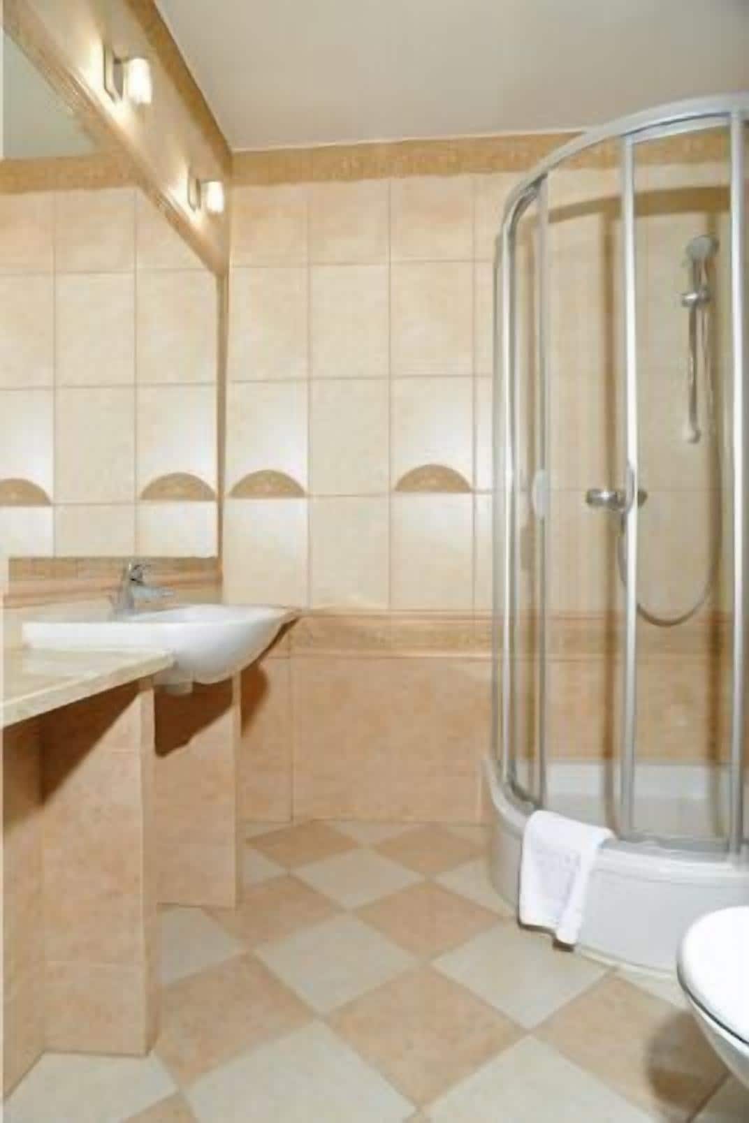 double room | bathroom | shower, free toiletries, hair dryer, towels