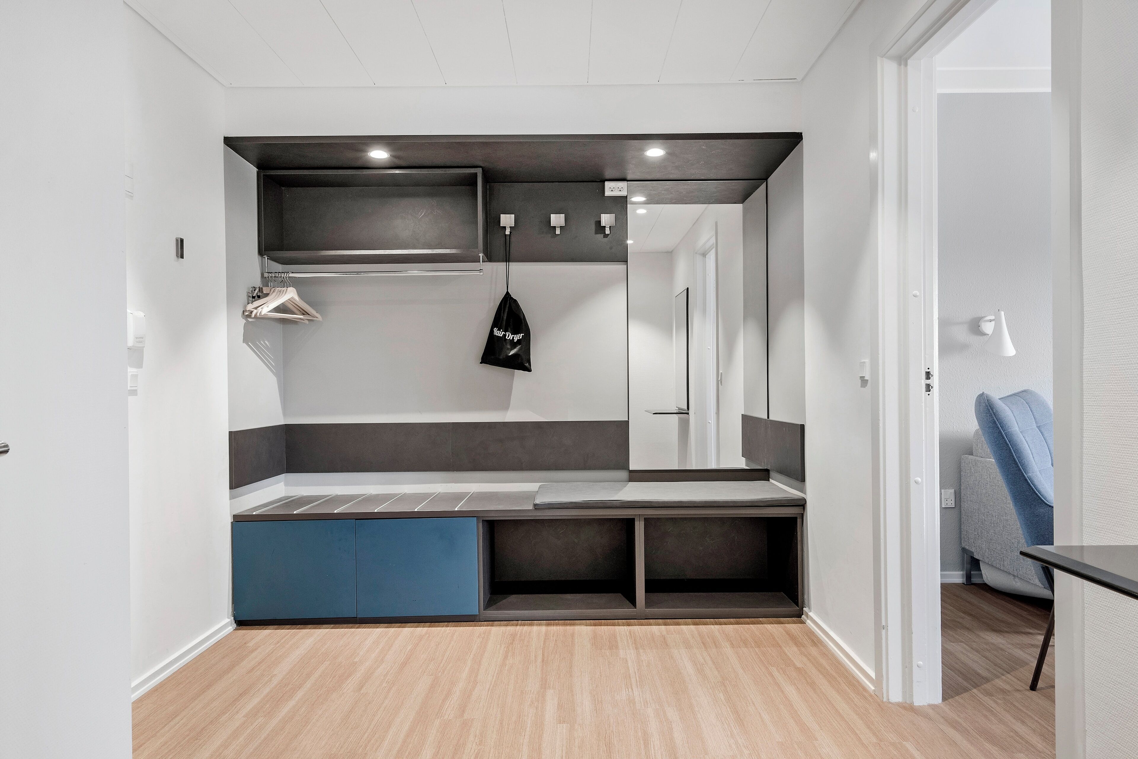 family room, 1 double bed, non smoking | 1 bedroom, in-room safe, individually furnished, laptop workspace