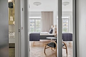 Standard Room, 1 queen size bed, Non Smoking | 浴室 | 淋浴设施、免费洗浴用品、吹风机、毛巾