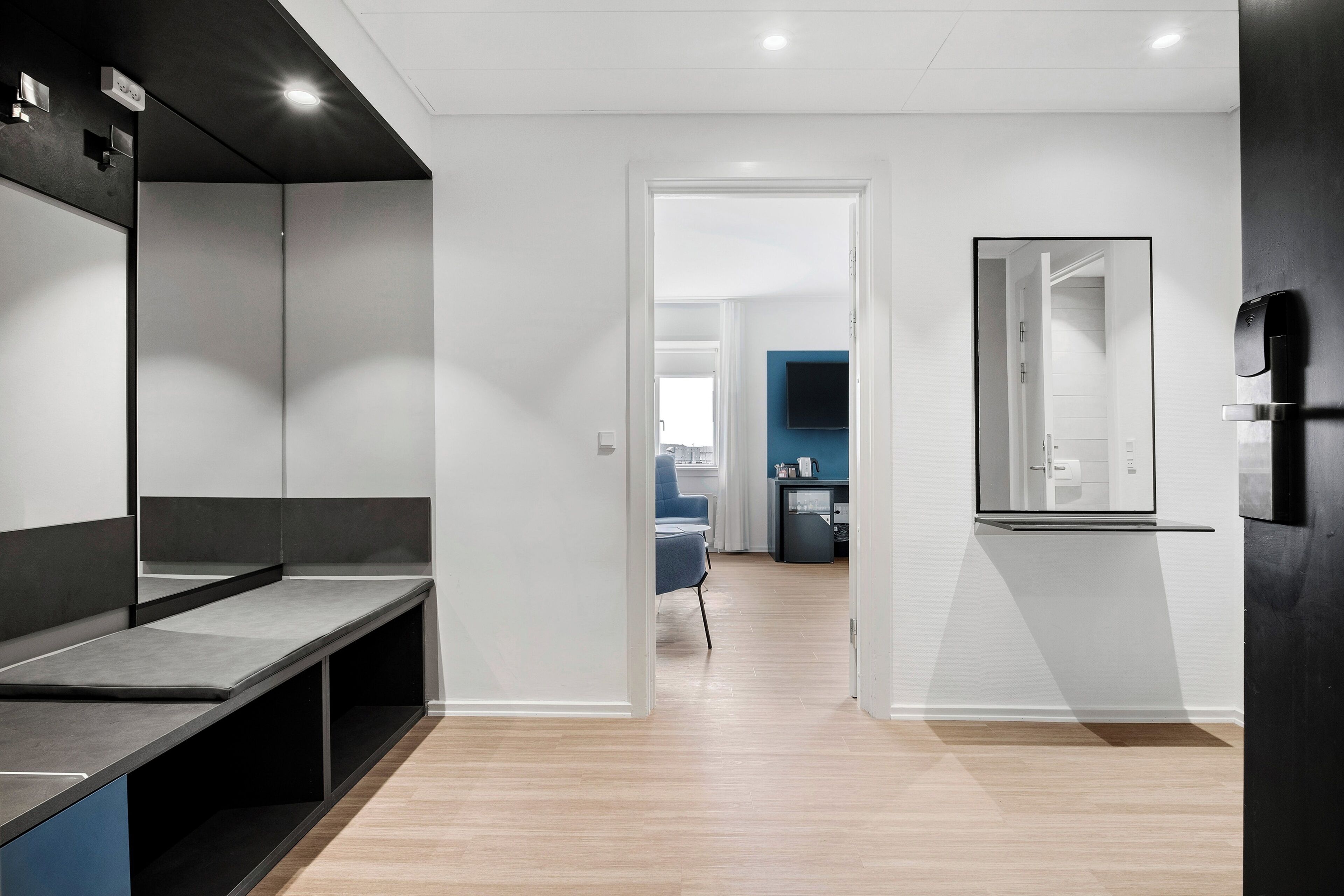 family room, 1 double bed, non smoking | 1 bedroom, in-room safe, individually furnished, laptop workspace