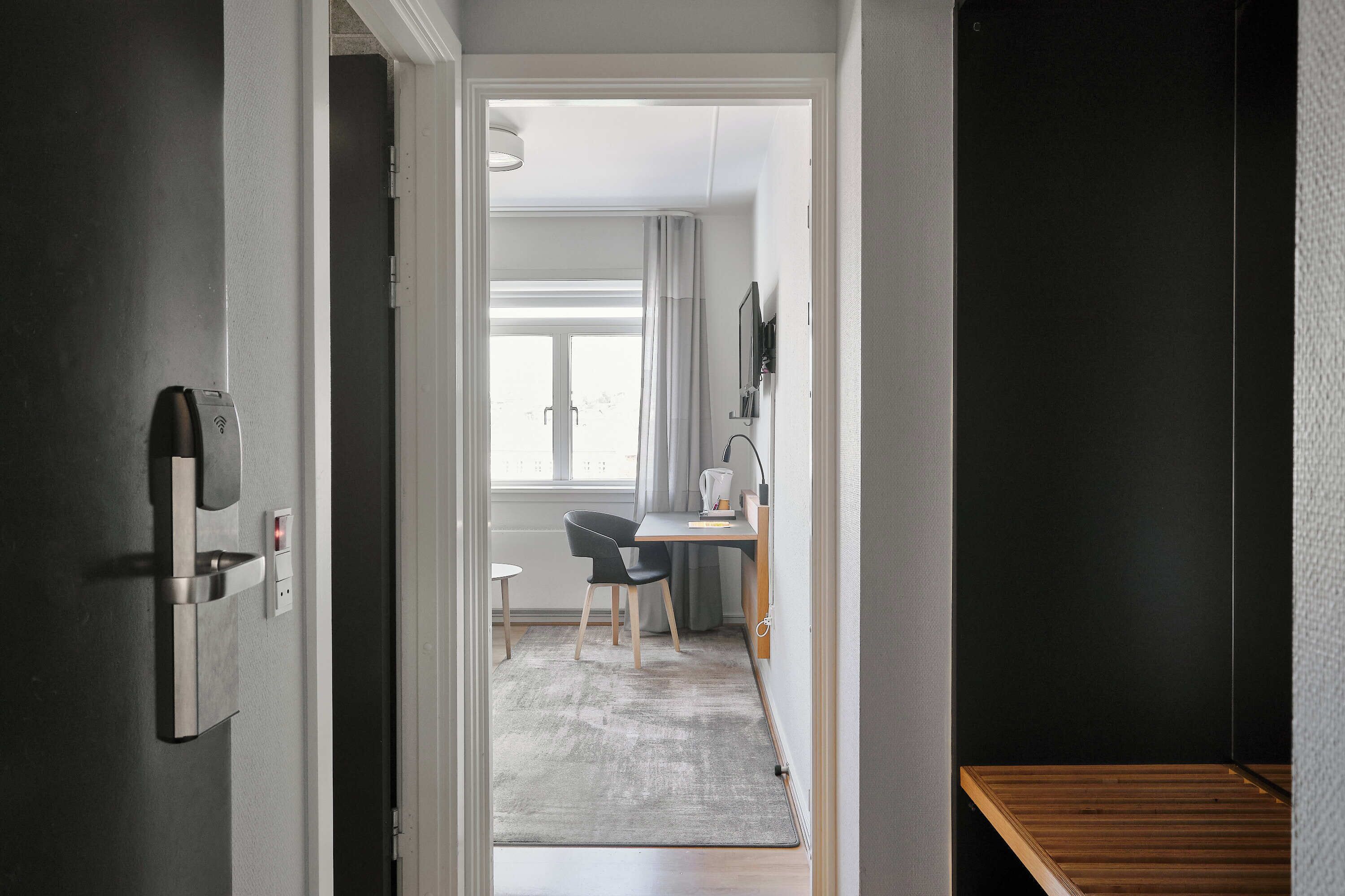 standard room, 1 single bed, non smoking | 1 bedroom, in-room safe, individually furnished, laptop workspace