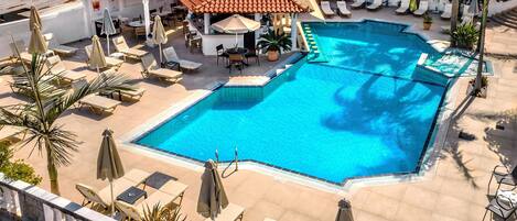 Outdoor pool, pool umbrellas, sun loungers