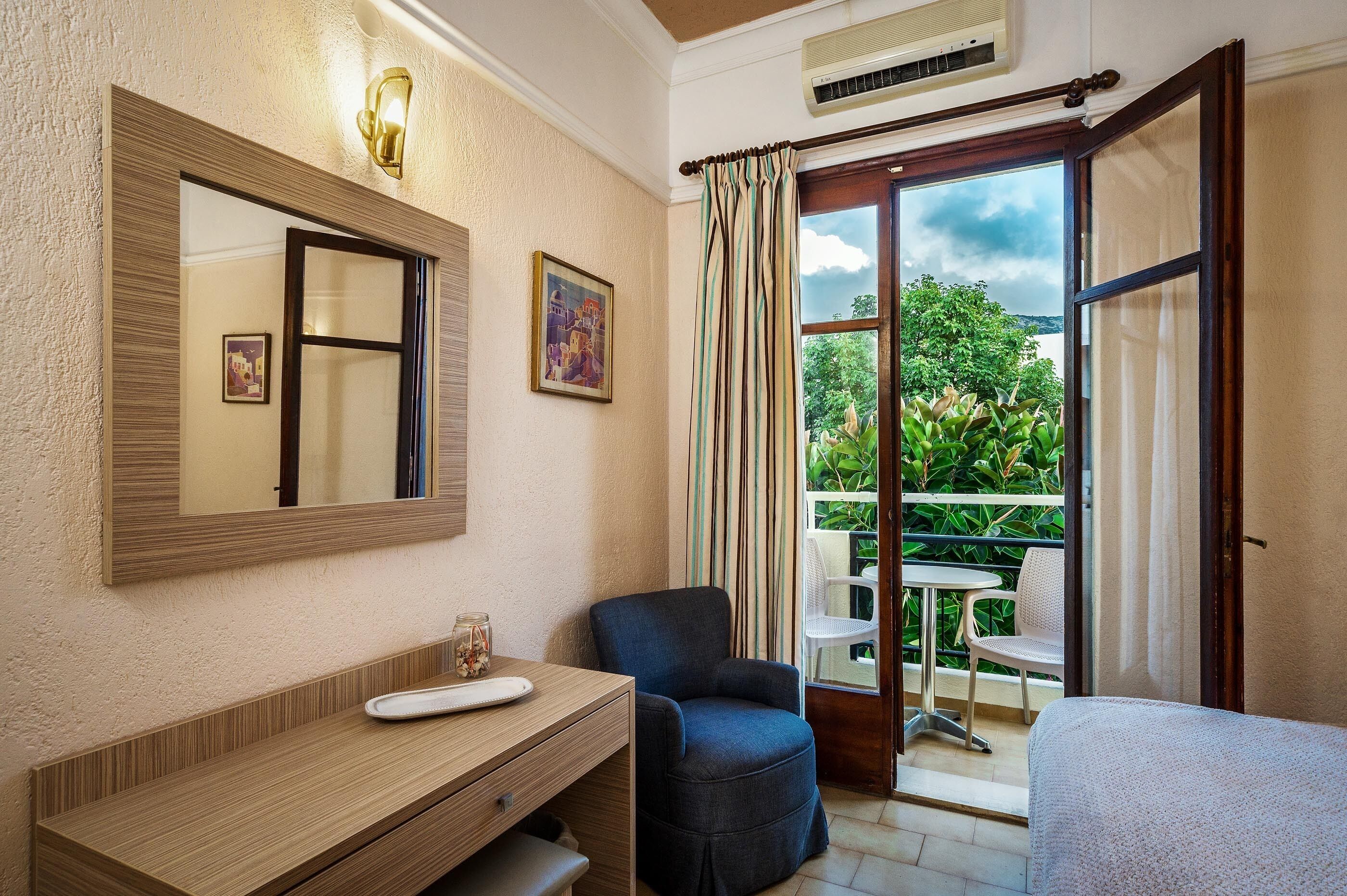 double room | iron/ironing board, free cots/infant beds, free wifi, bed sheets