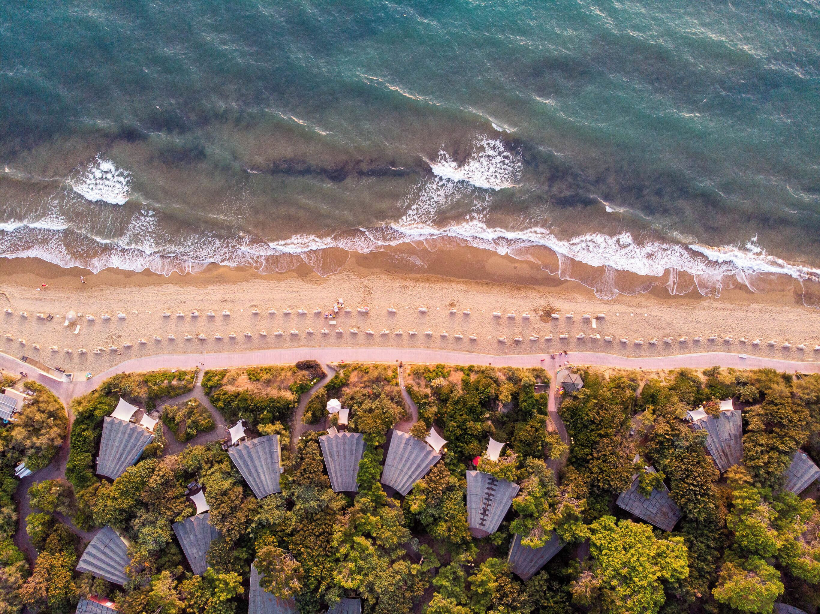 Private beach, sun-loungers, beach umbrellas, beach towels