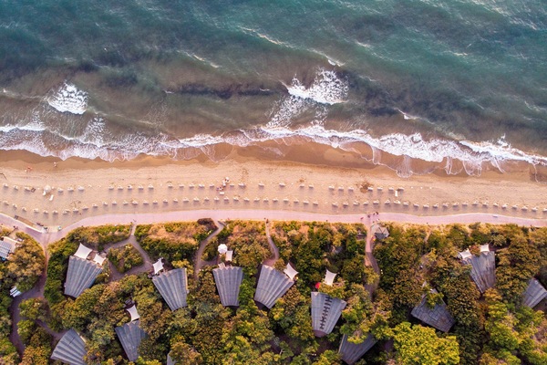 Private beach, sun loungers, beach umbrellas, beach towels