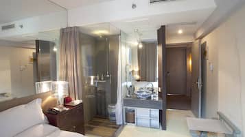 Habitación superior, 2 camas individuales | Caja de seguridad en la habitación, escritorio y cortinas blackout