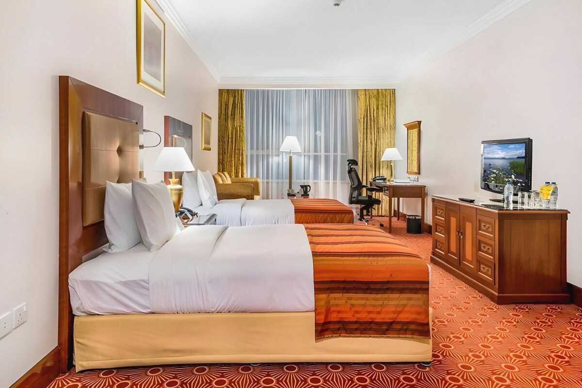 Premium bedding, down comforters, minibar, in-room safe