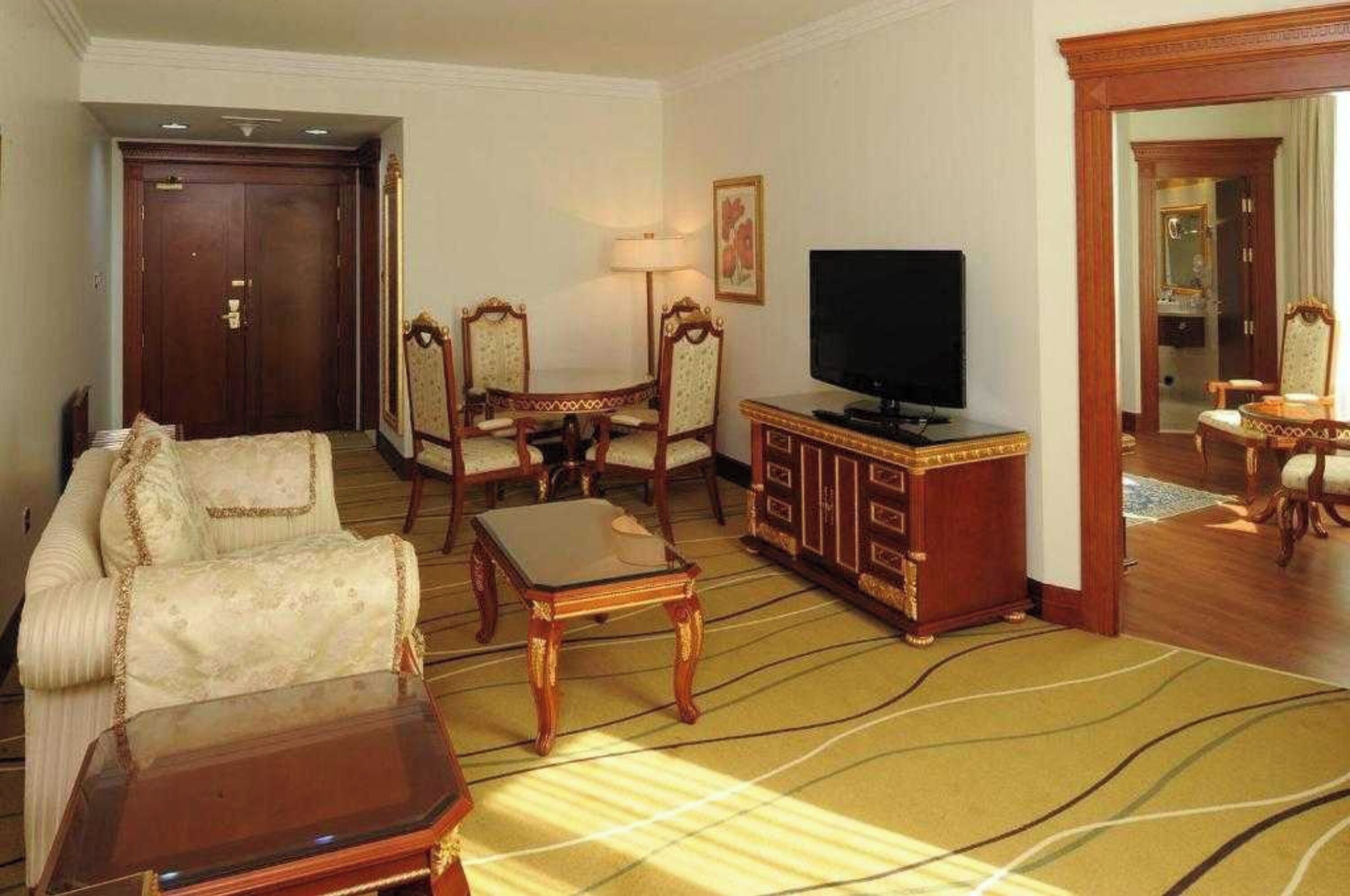 Ropa de cama de alta calidad, edredón y minibar 