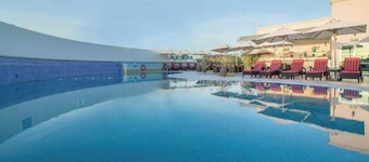Sunday Hotel Holiday international Dubai