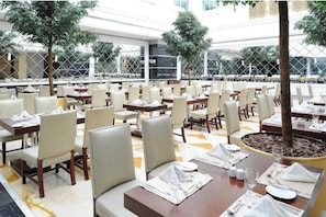 2 restaurants, breakfast, lunch, dinner served; international cuisine
