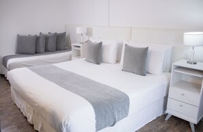 Executive Triple Room | Minibar, in-room safe, desk, soundproofing - Ker Recoleta Hotel (Buenos Aires)