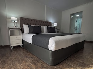 A modern bedroom with a large bed, bedside tables, and a mirror. - Ker Recoleta Hotel (Buenos Aires)