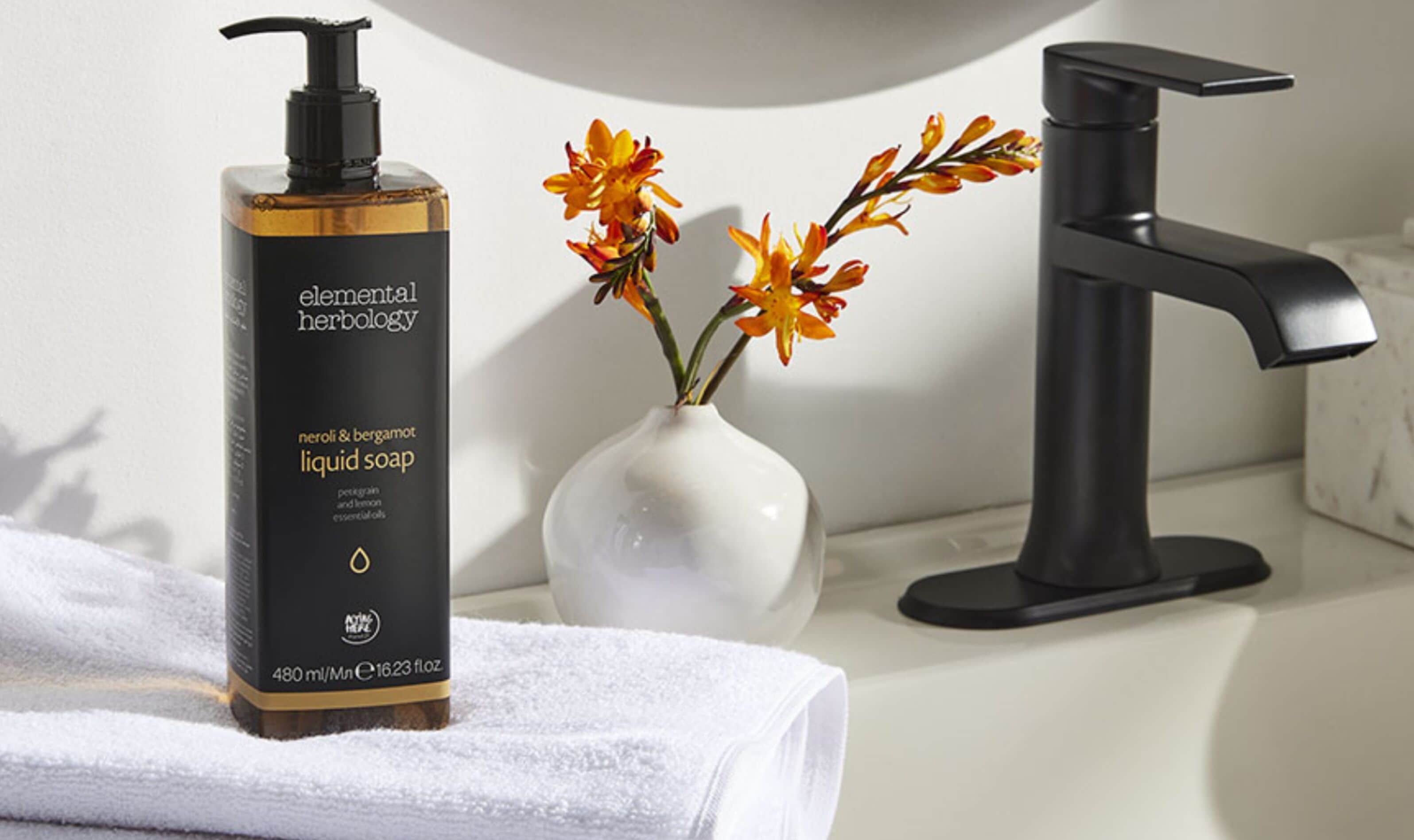 combined shower/bathtub, eco-friendly toiletries, hair dryer, slippers