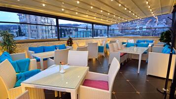 2 restauranter, frokost serveres