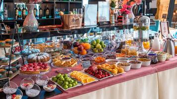 Daily buffet breakfast (GEL 30 per person)