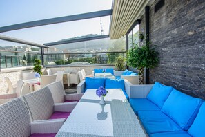2 restaurants; breakfast, lunch, dinner, and brunch served - River Side Hotel (Tbilisi)