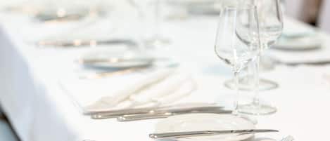 Breakfast, lunch, dinner served; Regional cuisine, alfresco dining