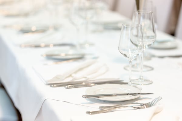 Ontbijt, serveert lunch, diner, regionale gerechten, openlucht dineren