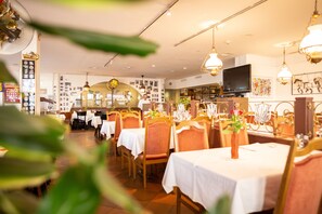 Breakfast, lunch, dinner served; Regional cuisine, al fresco dining  - Hotel Rheinfelderhof (Basel)