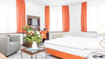 Deluxe Double Room | Una cassaforte in camera, una scrivania, insonorizzazione