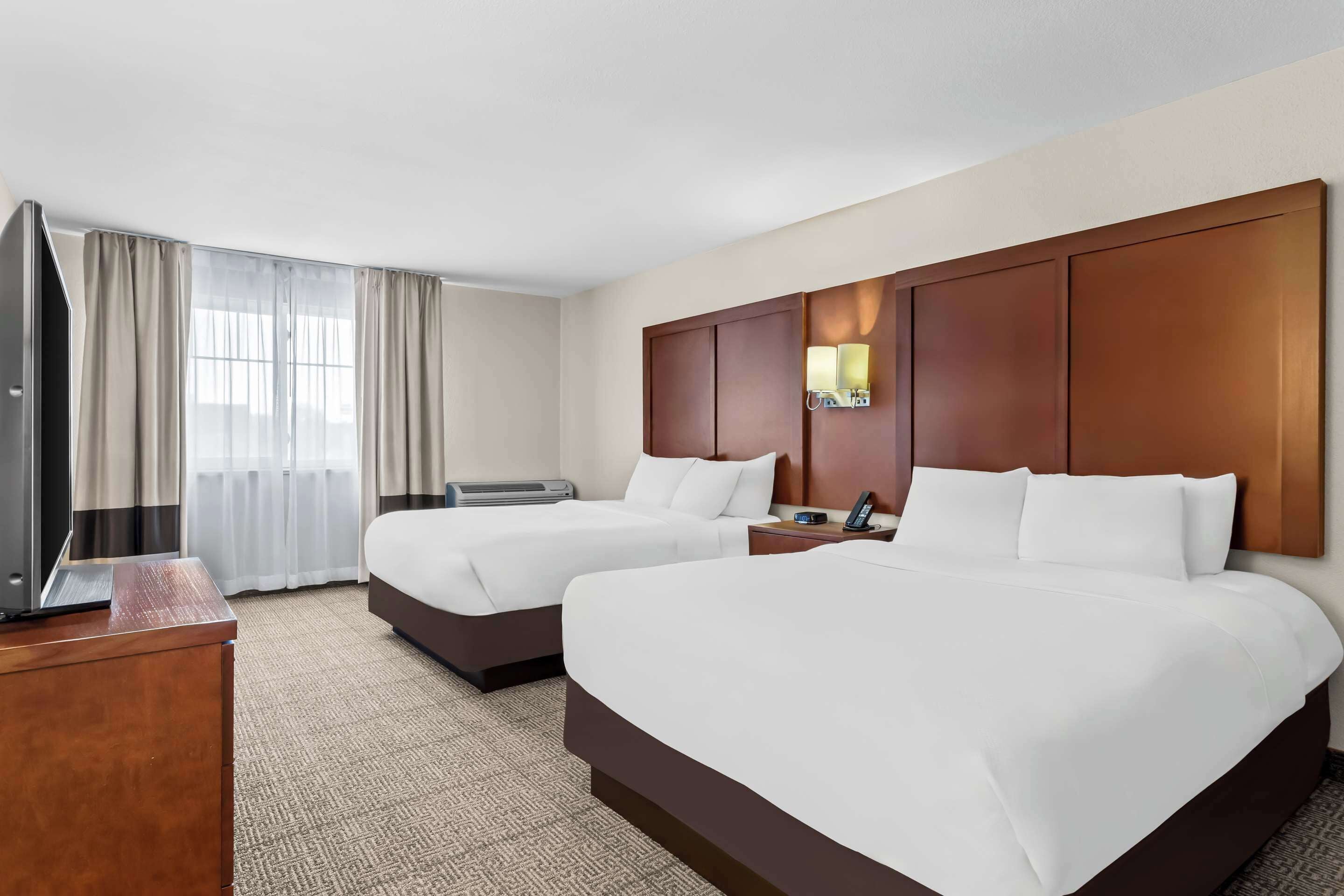 Kamer, 2 queensize bedden, niet-roken (Pet Friendly) | Luxe beddengoed, pillowtop-bedden, een kluis op de kamer, een bureau