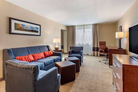 Premium bedding, pillow-top beds, in-room safe, desk. Comfort Inn Santa Rosa on Route 66