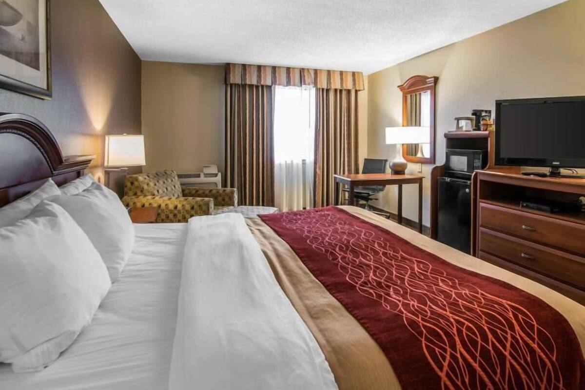 Premium bedding, pillowtop beds, in-room safe, desk