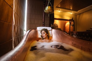 Sauna, hot tub, steam room, Turkish bath, body treatments, hydrotherapy