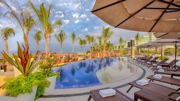 5 albercas al aire libre y camas balinesas gratuitas