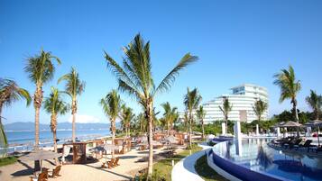 5 buitenzwembaden, gratis zwembadcabana's en parasols bij het zwembad