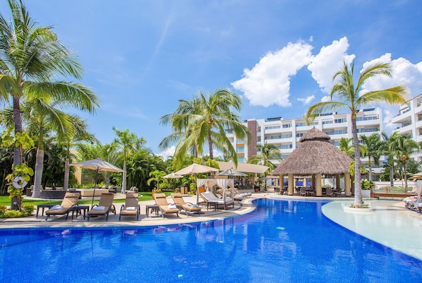 5 outdoor pools, open 7 AM to 8 PM, free cabanas, pool umbrellas