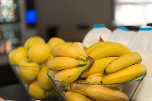 A glass bowl filled with bananas. - The Times Hostel - College Street (Dublin)