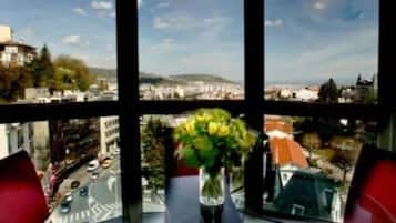 Suite | Restaurant | 2 restaurants, lunch, dinner, brunch served; French cuisine