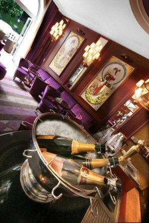 Bar sur le toit, restauration en plein air, ouvert tous les jours